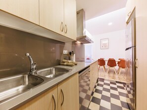 Fridge, microwave, oven, dishwasher