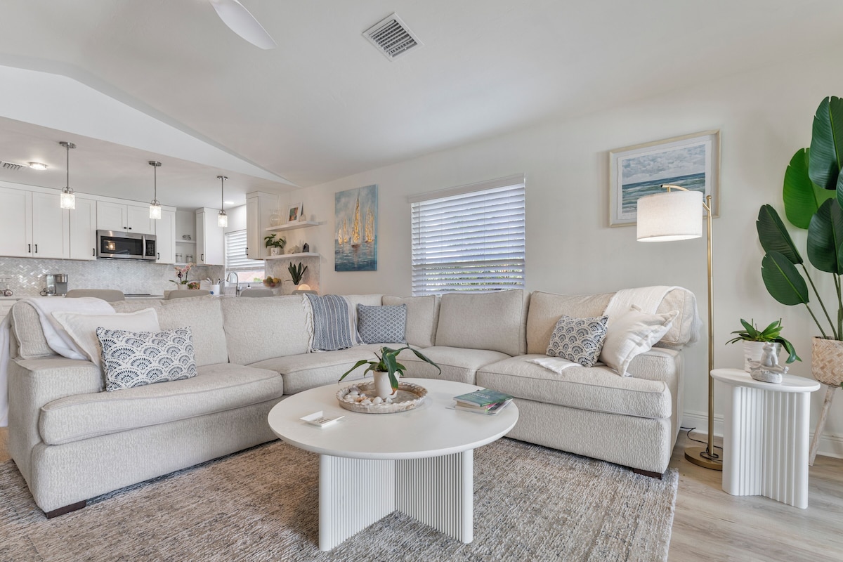 Photo 12 of Beach Hideaway/Heated Salt pool /2Bikes/3 Bd 2 Bath/BBQ