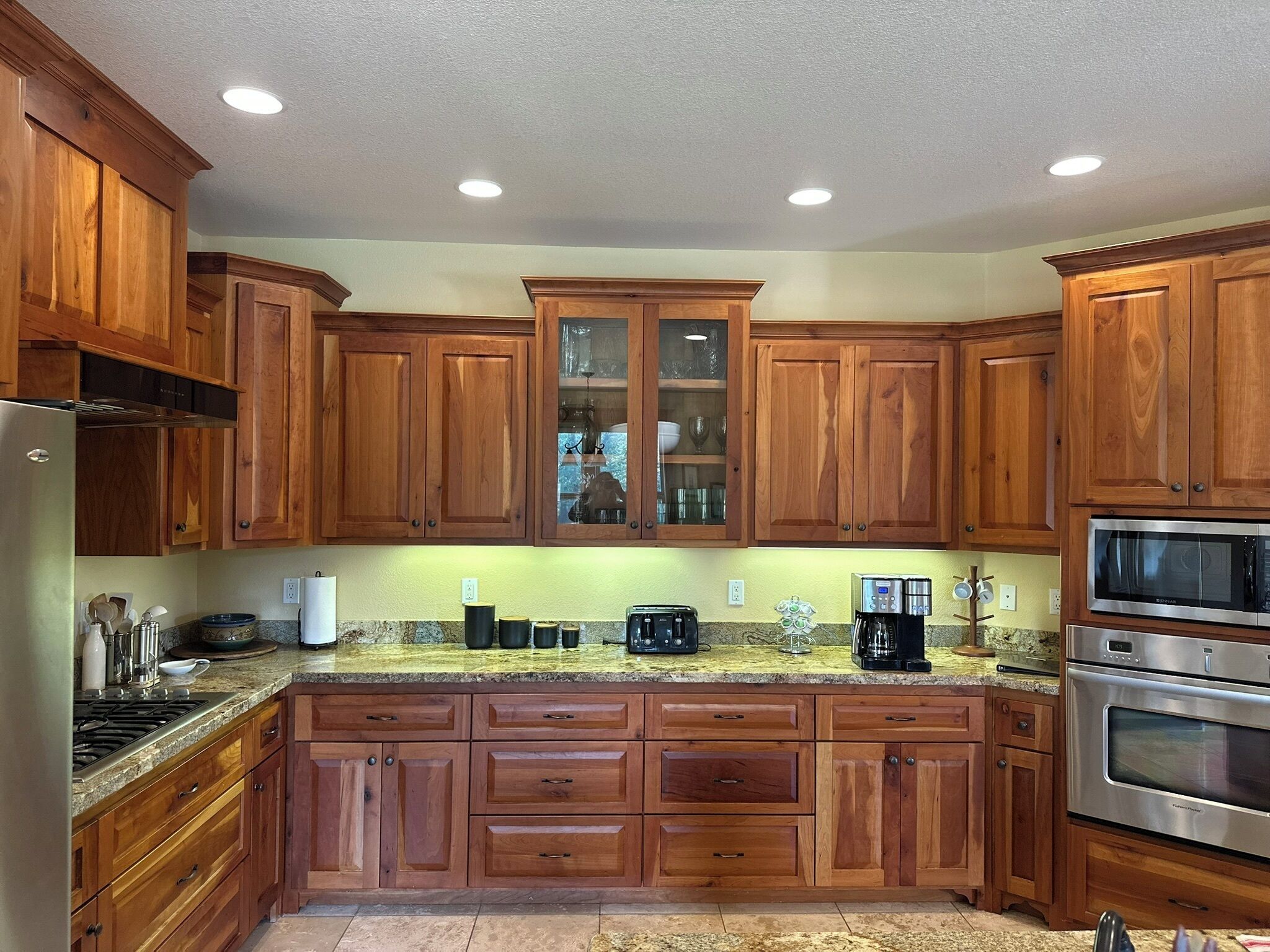 Microondas, horno, placa de cocina, lavavajillas