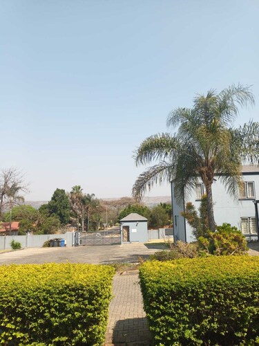 2-Bedroom Cozy Mountain Apartment with Stunning Panoramic Views