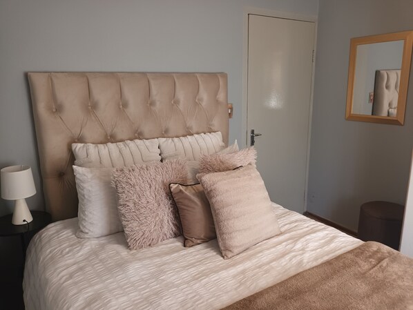 2 bedrooms, iron/ironing board, free WiFi, bed sheets