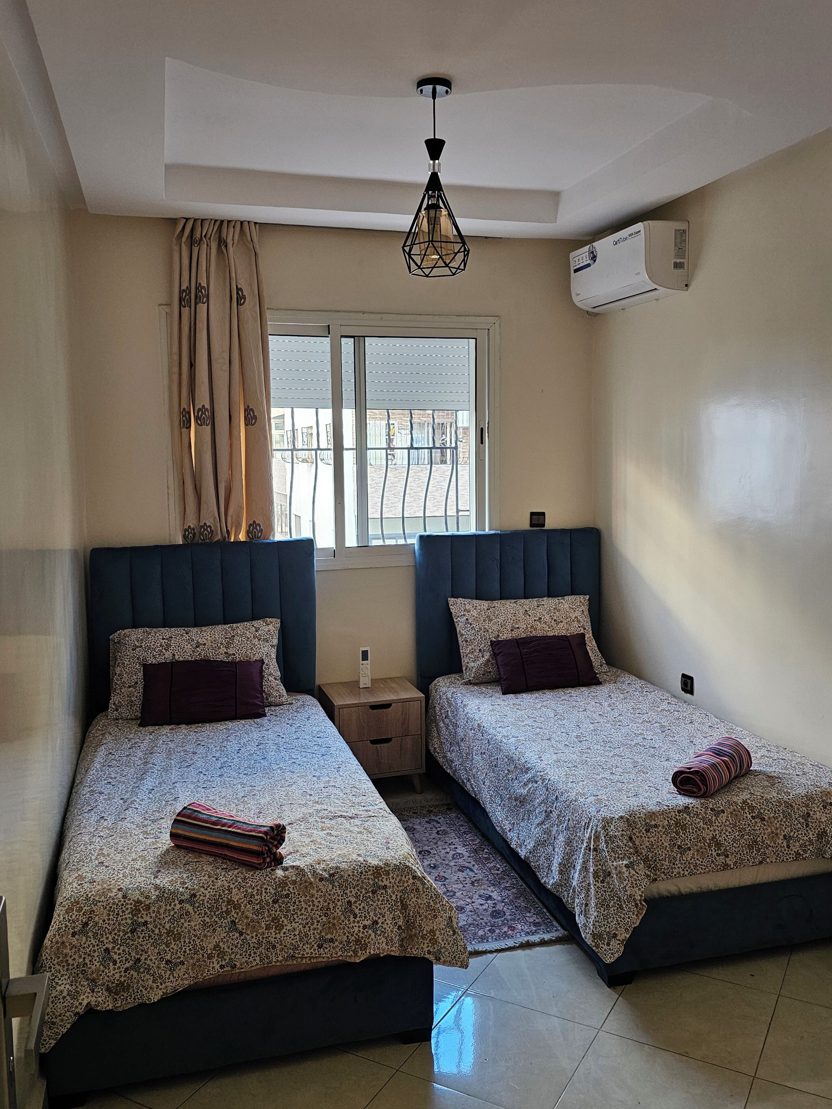 2 habitaciones, tabla de planchar con plancha, wifi y ropa de cama 
