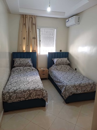 2 bedrooms, iron/ironing board, WiFi, bed sheets. Fully Equipped Spacious Apartment in Casablanca