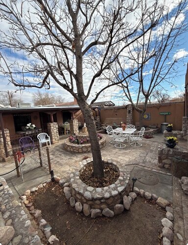 Downtown, Old Town, Sawmill, 2-bedroom home in ABQ, additional parking available