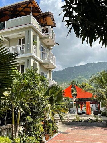 20-room hotel in gorgeous Cap-Haitien with AC