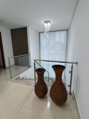 Interior - Family home, swimming pool and soccer field, in a gated community. (Guarapari)