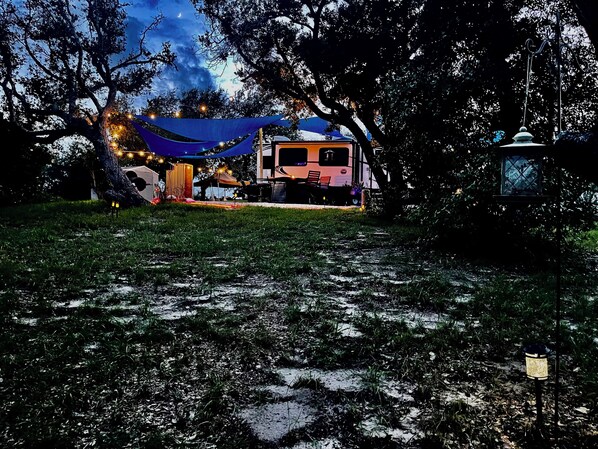 Property grounds - Charming RV with 2-AC units in Rockport - Perfect for a little Rockport getaway (Rockport)