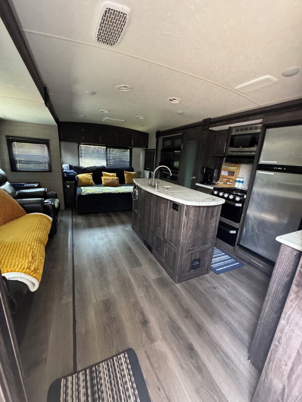 Interior - Charming RV with 2-AC units in Rockport - Perfect for a little Rockport getaway (Rockport)