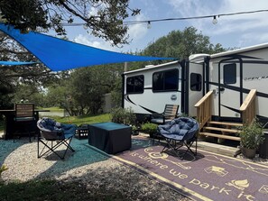 Property grounds - Charming RV with 2-AC units in Rockport - Perfect for a little Rockport getaway (Rockport)
