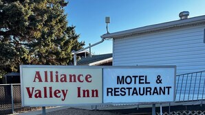 A sign for the Alliance Valley Inn and Motel & Restaurant. - Alliance valley Inn motel (Alliance)