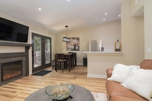 Smart TV, fireplace