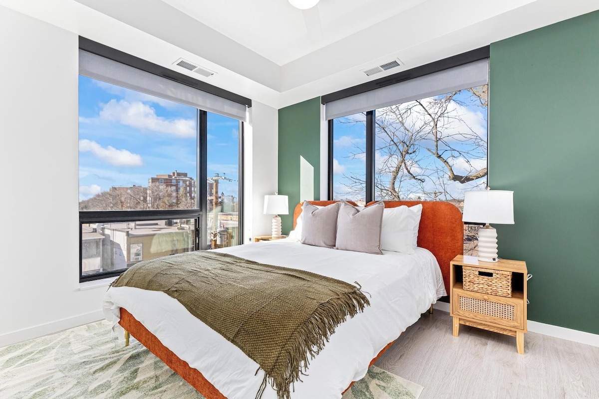 Skyline Serenity mins to DT w Gym ,BBQ, Rooftop