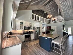 Mikroaaltouuni, uuni, liesi, astianpesukone