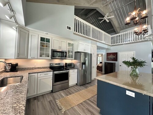 Brand New Game Day Listing! GATA Getaway! 2 bed, 2 bath, 15 min from Stadium.