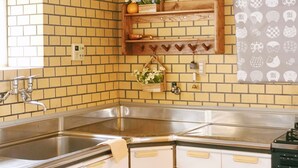 Private kitchen - （橘苑）Welcome to Orenyuan! A cozy Totoro-themed guesthouse in Osaka, (Osaka)