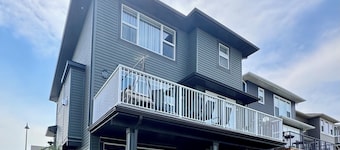 2 Beds 1 Bath Walkout Basement Suite