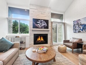 Smart TV, fireplace