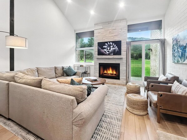 Smart TV y chimenea