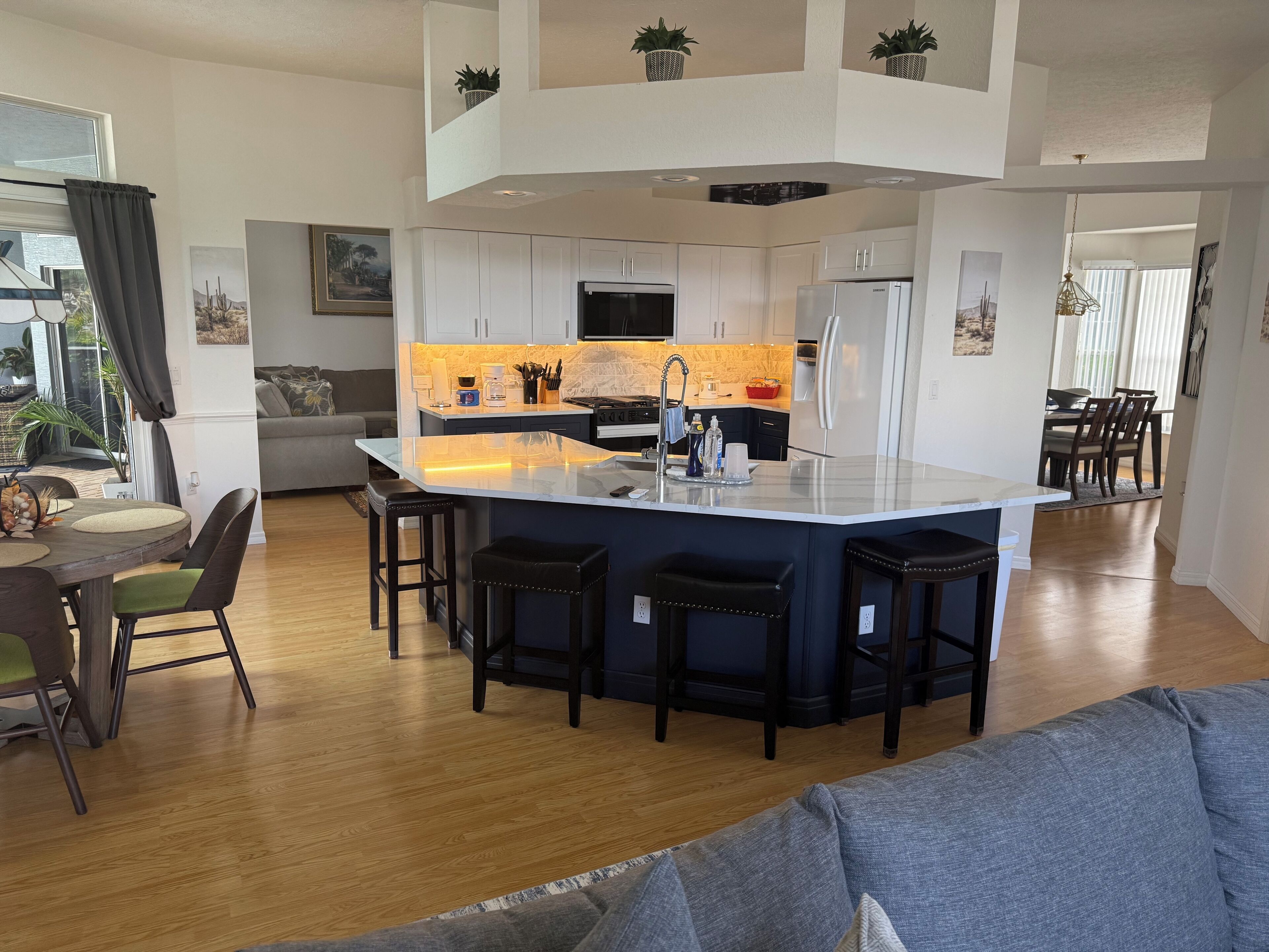 المنشأة من الداخ ل