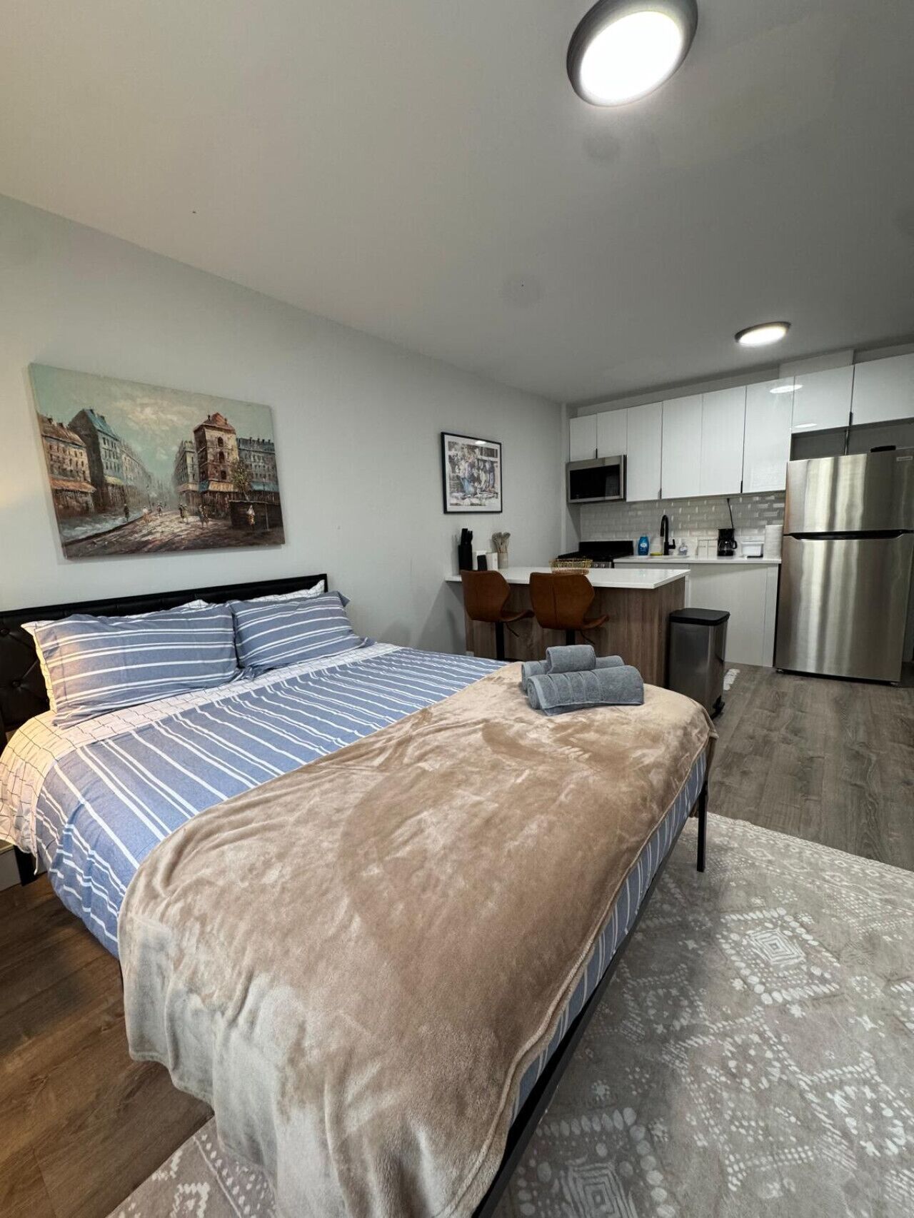 1 habitación, escritorio, tabla de planchar con plancha y wifi 