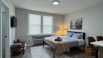 1 bedroom, desk, iron/ironing board, WiFi