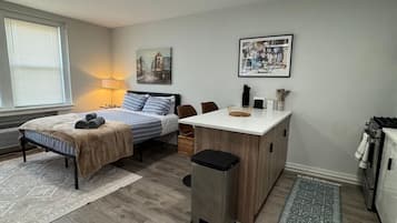 1 bedroom, desk, iron/ironing board, WiFi