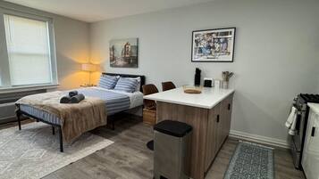 1 bedroom, desk, iron/ironing board, WiFi
