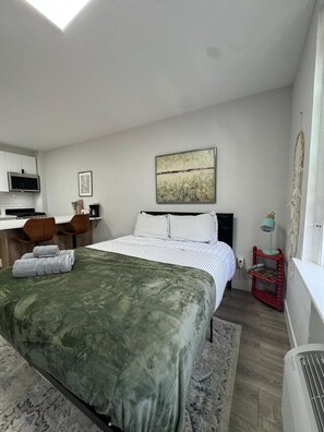 1 bedroom, desk, iron/ironing board, WiFi