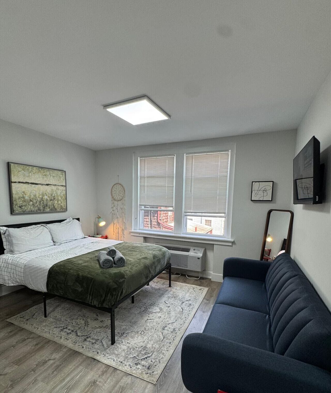 1 bedroom, desk, iron/ironing board, WiFi