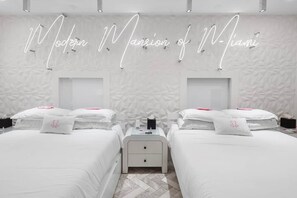 3 bedrooms, in-room safe, iron/ironing board, free WiFi