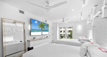 Modern Mansion of Miami- Sleeps 21- Versace Mansion Neighbor {Floor 1,2,3}