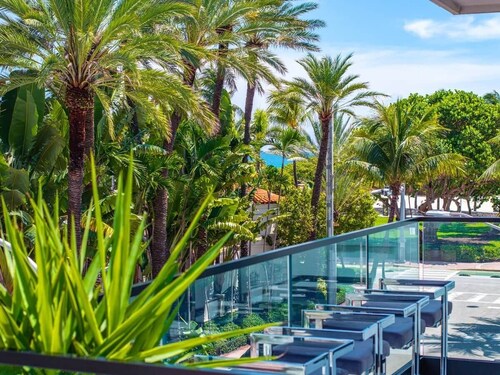 Versace Mansion Neighbor (Floor 1,2,3) Sleeps 21