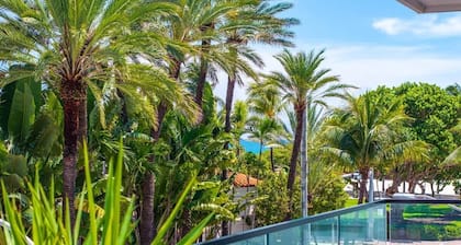 Versace Mansion Neighbor (Floor 1,2,3) Sleeps 21