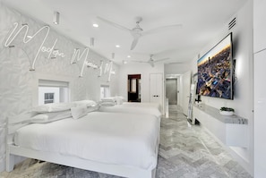 3 chambres, coffre-fort, fer et planche à repasser, lit de bébé portatif