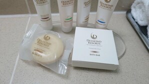 Toiletartikler fra Diamond Resorts International, blandt andet ansigtsbar, shampoo, balsam og brusegelé.