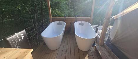 Outdoor spa tub