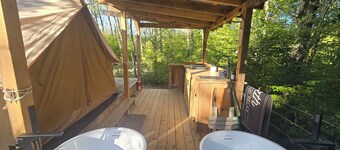 NEW! Site 3 at Coyote Hollow Park with private soaking tubs