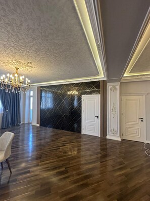 Comfort Apartment, City View | Private kitchen | Microwave, stovetop, cookware/dishes/utensils - Penthouse Panorama Baku (Baku)