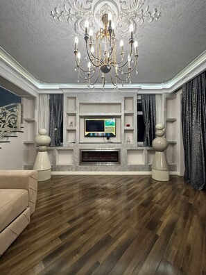 Comfort Apartment, City View | Living area
