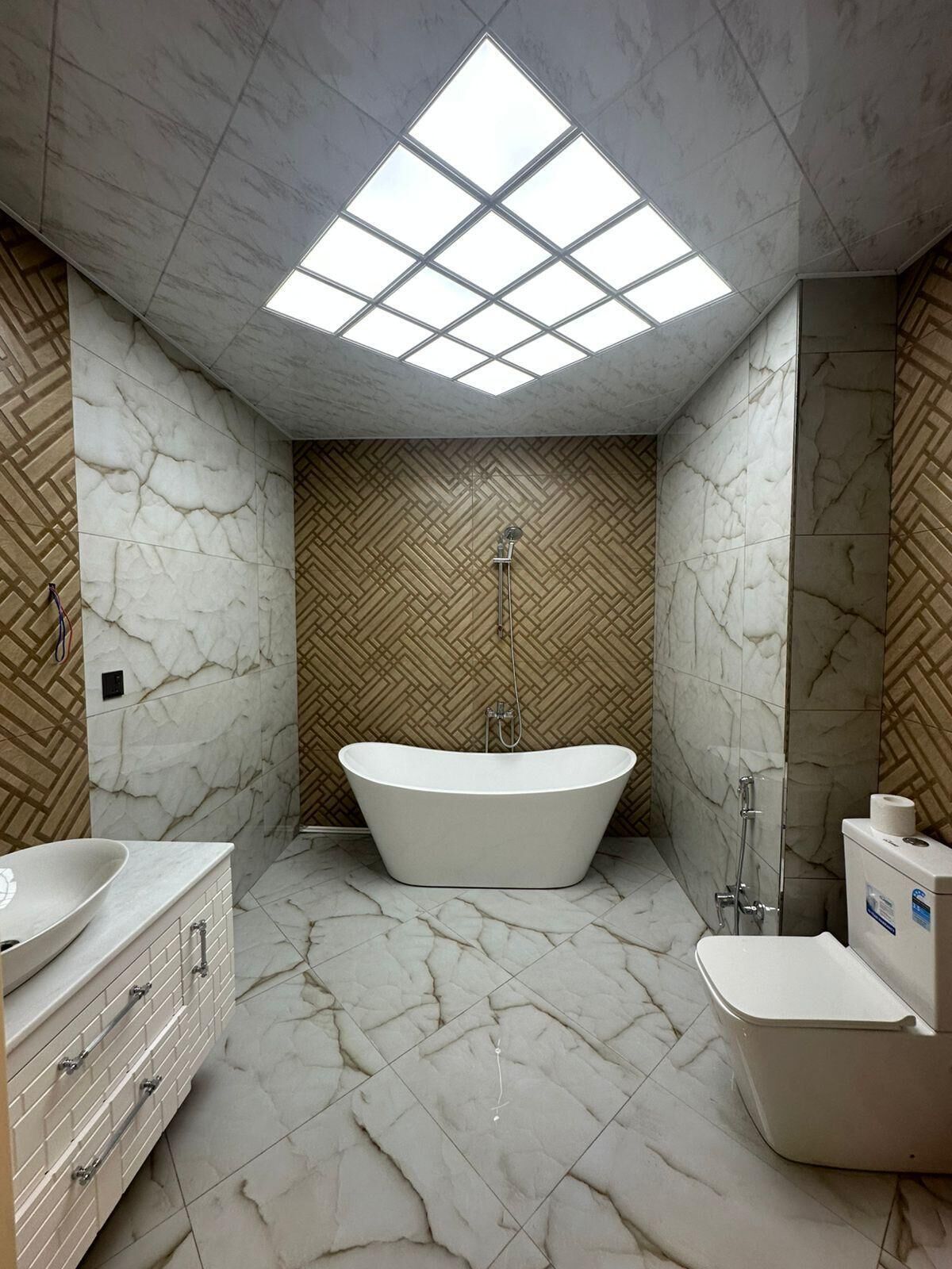 Comfort Apartment, City View | Bathroom | Free toiletries, hair dryer, bathrobes, slippers