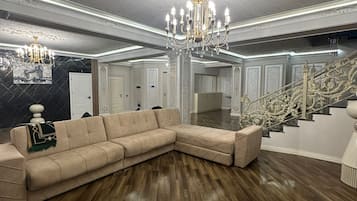 Comfort Apartment, City View | Living area