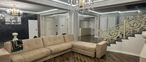 Comfort Apartment, City View | Living area