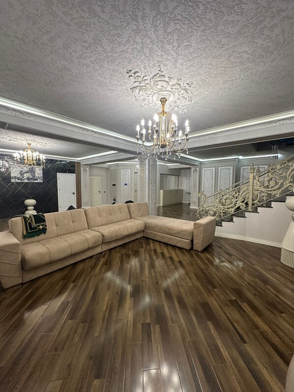 Comfort Apartment, City View | Living area