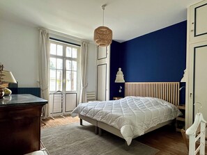 7 Schlafzimmer, Schreibtisch, Bügeleisen/Bügelbrett, kostenloses WLAN