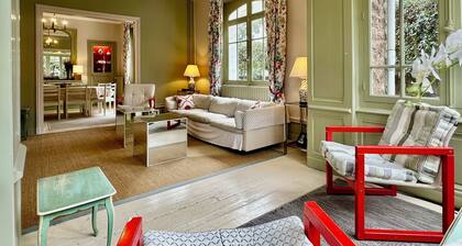 Beautiful 250 m2 villa with character near the beach.