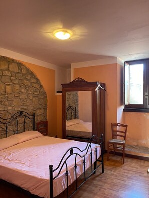 4 bedrooms, bed sheets - Manzo House (Montemurro)