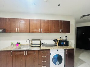 Fridge, microwave, electric kettle, cookware/dishes/utensils