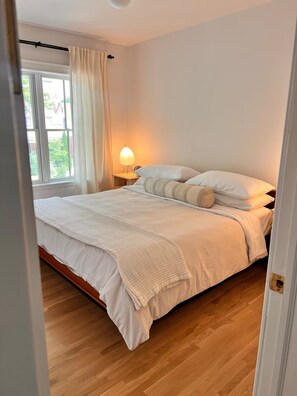 3 bedrooms, iron/ironing board, WiFi, bed sheets - Spacious 3BR Century Home by Gage Park (Hamilton)