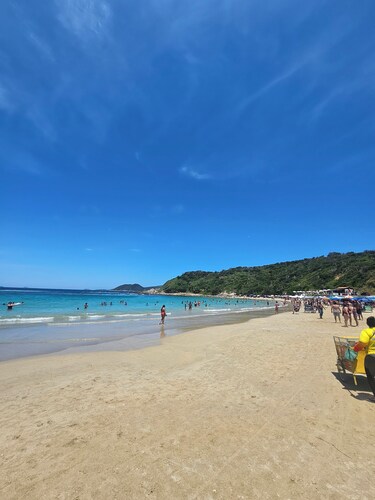 Cabo Frio Beach House. 3 bedroom house, 1 suite, closet, swimming pool, barbecue