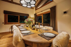 Royal Chalet, Garden View | In-room dining - Chalet Blaye (Megève)